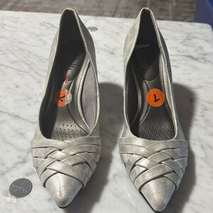 Life Stride Soft Sy women silver 7M shoes